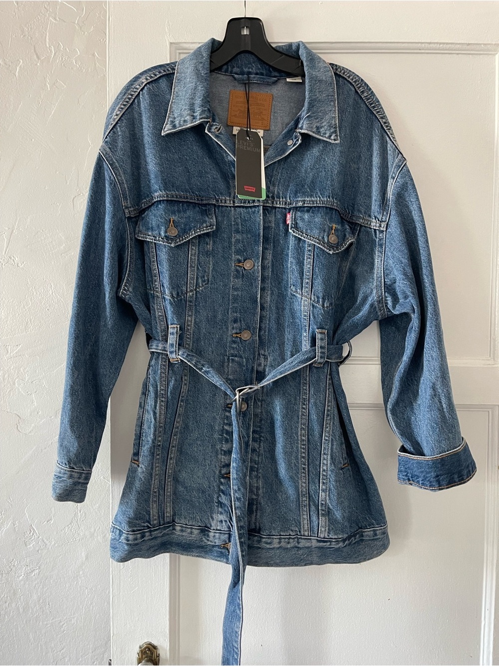 Nwt Levi’s belted denim trucker jacket - Picture 3 of 11